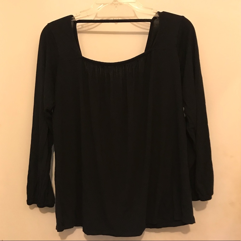 Black 3/4 length sleeve shirt